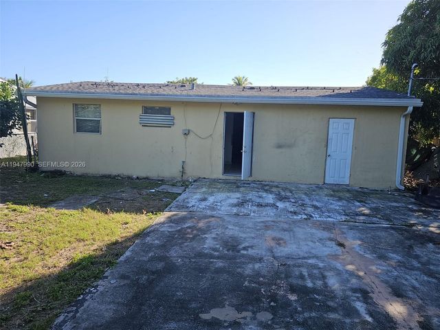 2243 Mayo St, Hollywood, FL 33020