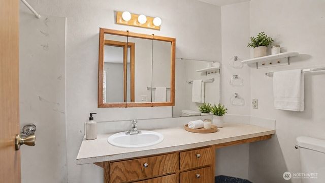 12380 SE 221st Street, Kent, WA 98031