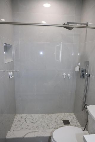 7812 NW 198th St, Hialeah, FL 33015