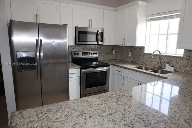 7812 NW 198th St, Hialeah, FL 33015