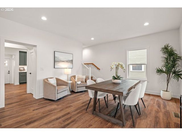 718 W 19TH St, Vancouver, WA 98660