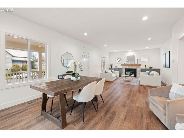 718 W 19TH St, Vancouver, WA 98660