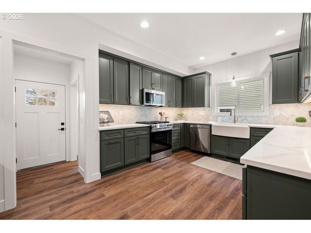 718 W 19TH St, Vancouver, WA 98660