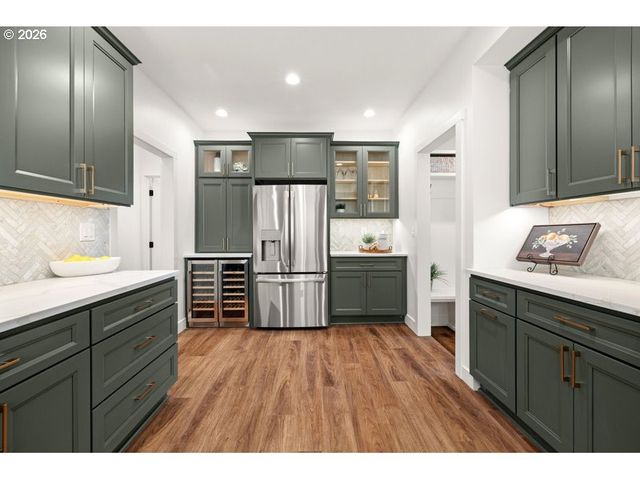 718 W 19TH St, Vancouver, WA 98660