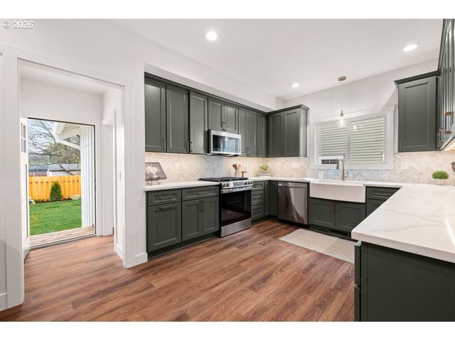 718 W 19TH St, Vancouver, WA 98660