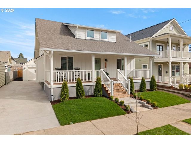 718 W 19TH St, Vancouver, WA 98660