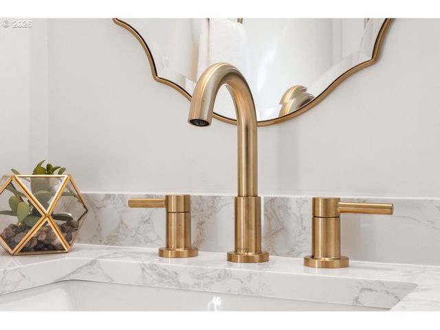 718 W 19TH St, Vancouver, WA 98660