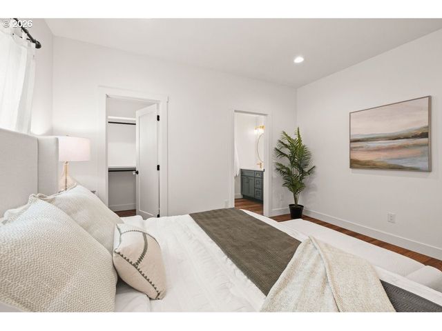 718 W 19TH St, Vancouver, WA 98660