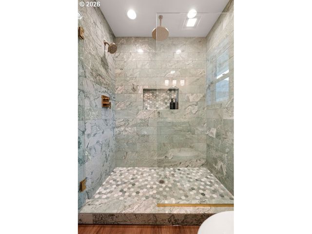 718 W 19TH St, Vancouver, WA 98660