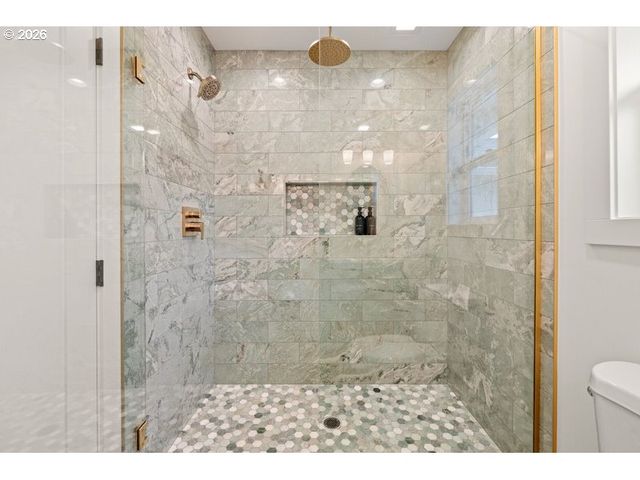 718 W 19TH St, Vancouver, WA 98660