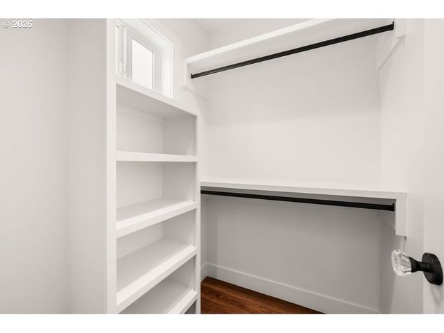 718 W 19TH St, Vancouver, WA 98660