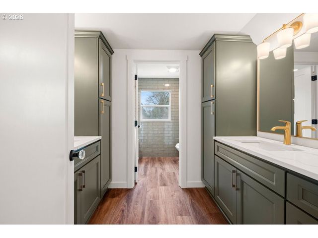 718 W 19TH St, Vancouver, WA 98660