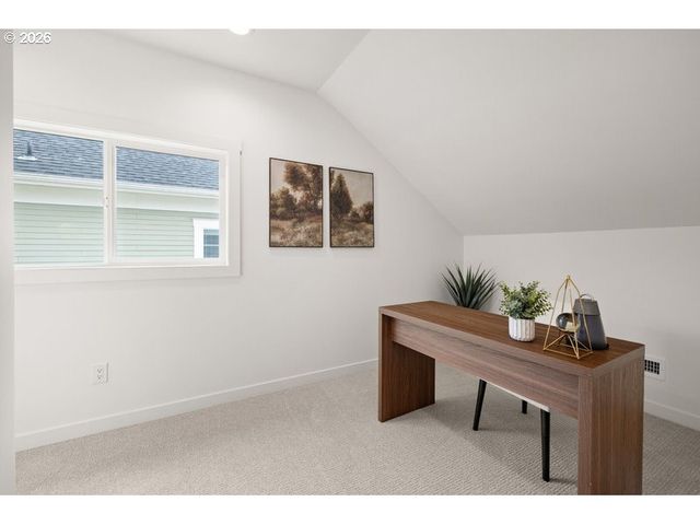 718 W 19TH St, Vancouver, WA 98660