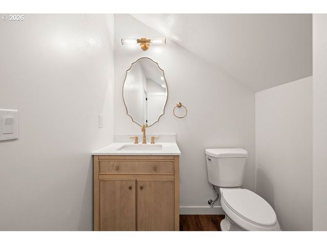 718 W 19TH St, Vancouver, WA 98660