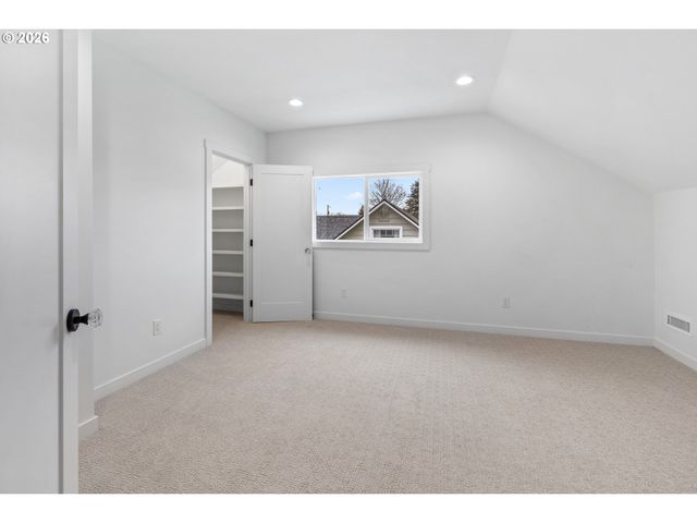 718 W 19TH St, Vancouver, WA 98660