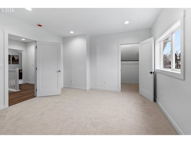 718 W 19TH St, Vancouver, WA 98660