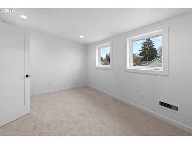 718 W 19TH St, Vancouver, WA 98660