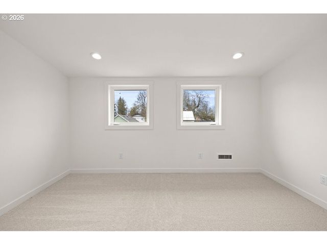 718 W 19TH St, Vancouver, WA 98660