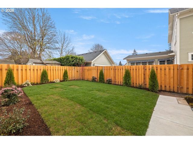 718 W 19TH St, Vancouver, WA 98660