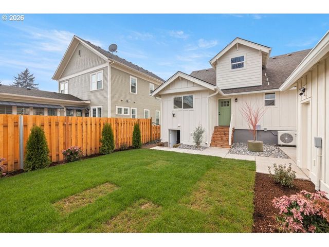 718 W 19TH St, Vancouver, WA 98660