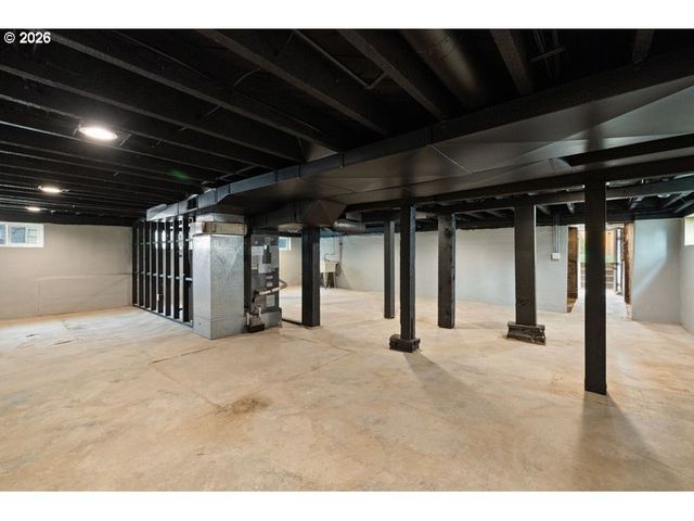 718 W 19TH St, Vancouver, WA 98660