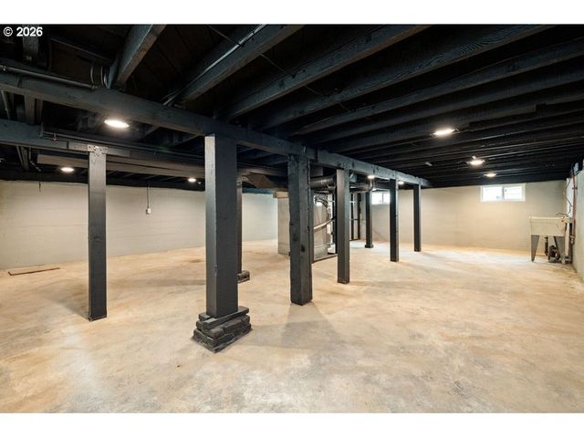 718 W 19TH St, Vancouver, WA 98660