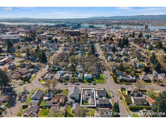 718 W 19TH St, Vancouver, WA 98660