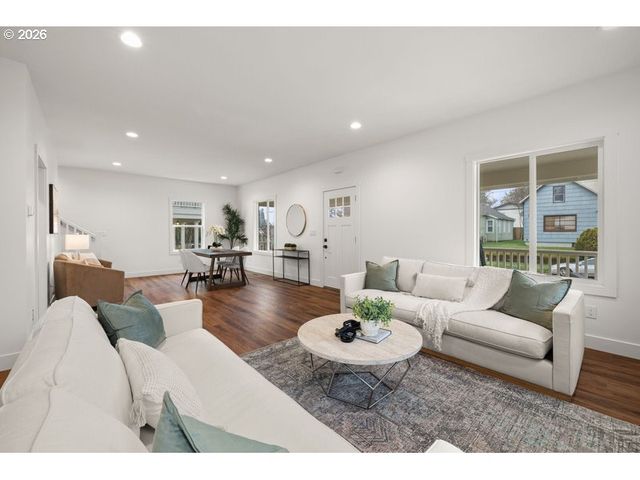 718 W 19TH St, Vancouver, WA 98660