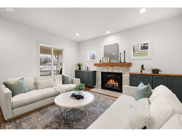 718 W 19TH St, Vancouver, WA 98660