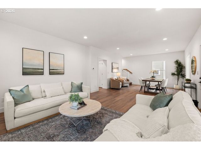 718 W 19TH St, Vancouver, WA 98660