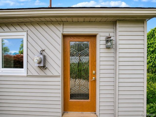 10401 Degrand Street, White Lake, MI 48386