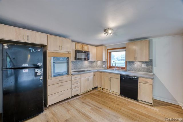 10401 Degrand Street, White Lake, MI 48386