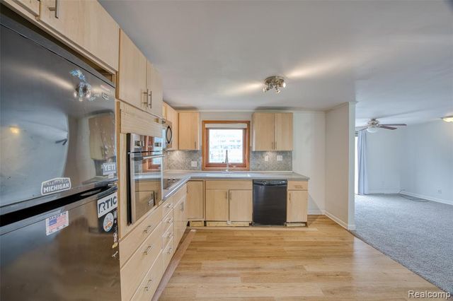 10401 Degrand Street, White Lake, MI 48386