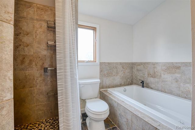 10401 Degrand Street, White Lake, MI 48386