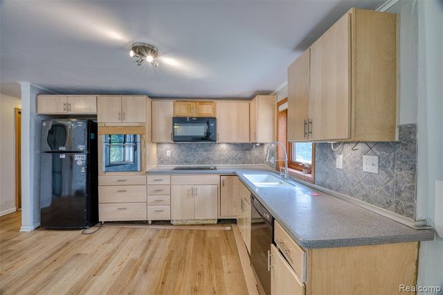 10401 Degrand Street, White Lake, MI 48386