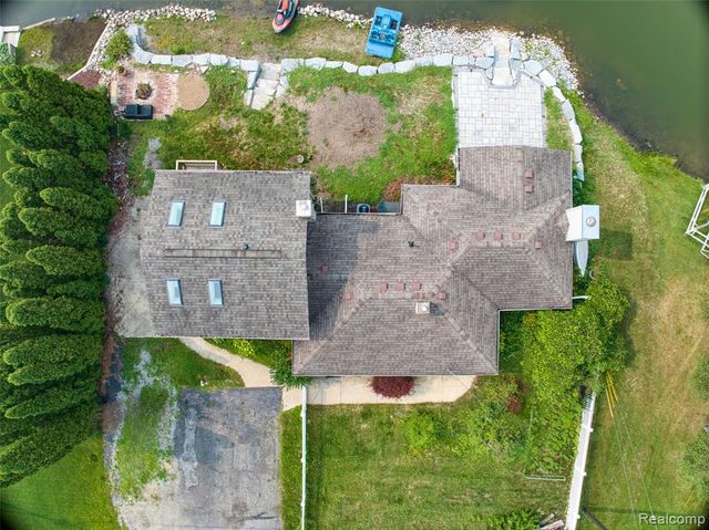 10401 Degrand Street, White Lake, MI 48386