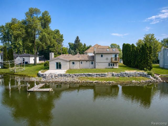 10401 Degrand Street, White Lake, MI 48386