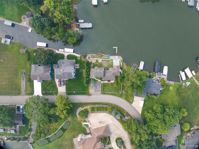 10401 Degrand Street, White Lake, MI 48386