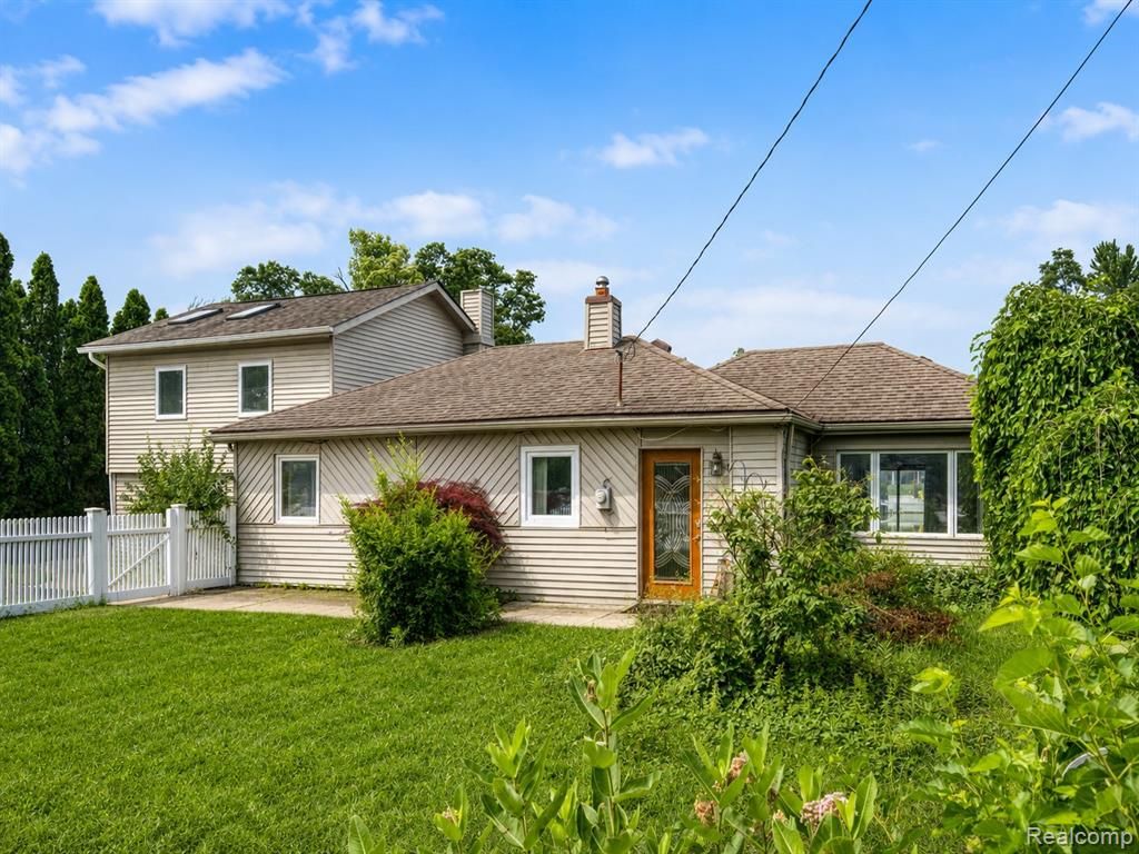 10401 Degrand Street, White Lake, MI 48386