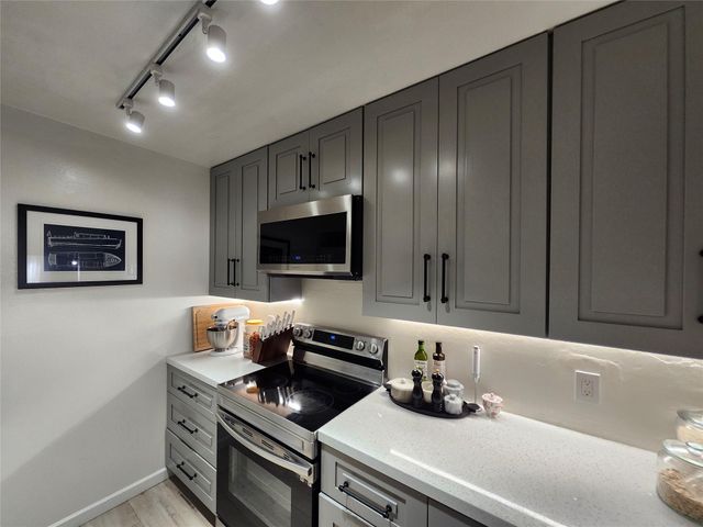 10004 WINDING LAKE RD 101, Sunrise, FL 33351