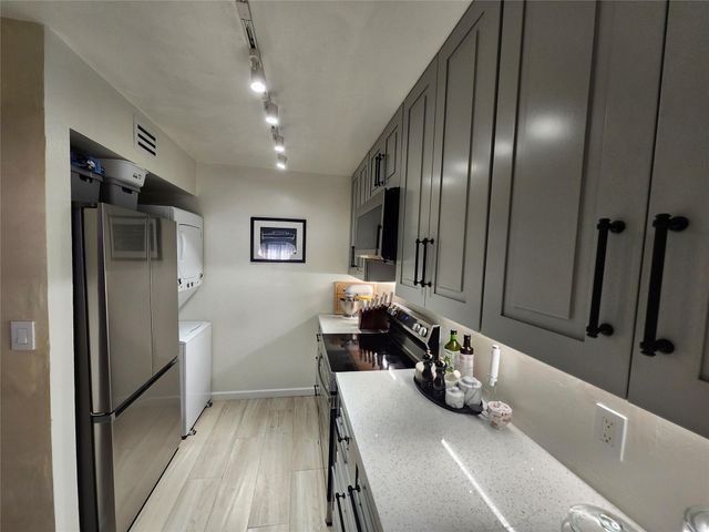 10004 WINDING LAKE RD 101, Sunrise, FL 33351