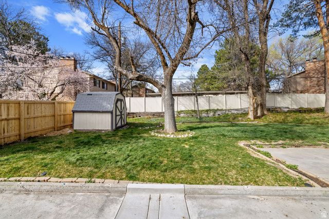 1889 E 4675 S, Holladay, UT 84117
