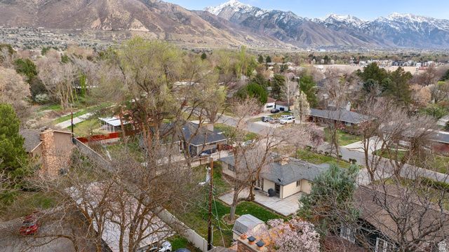1889 E 4675 S, Holladay, UT 84117