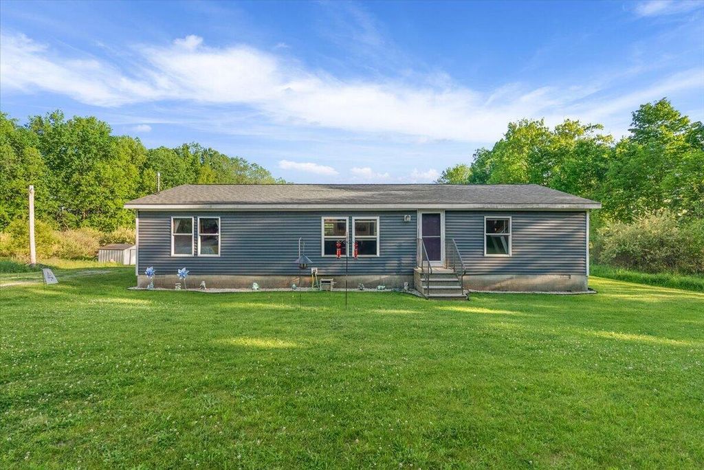 9423 E Baker Road, Hesperia, MI 49421