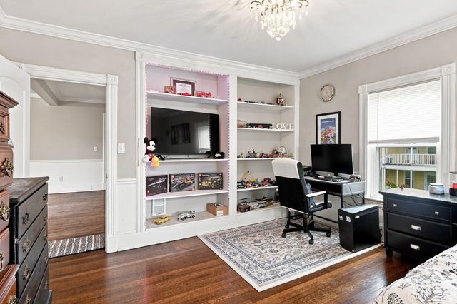 70 Pine St, Chicopee, MA 01020