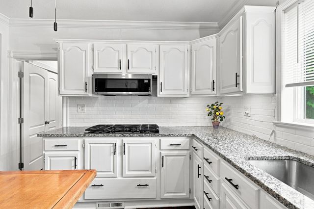 70 Pine St, Chicopee, MA 01020