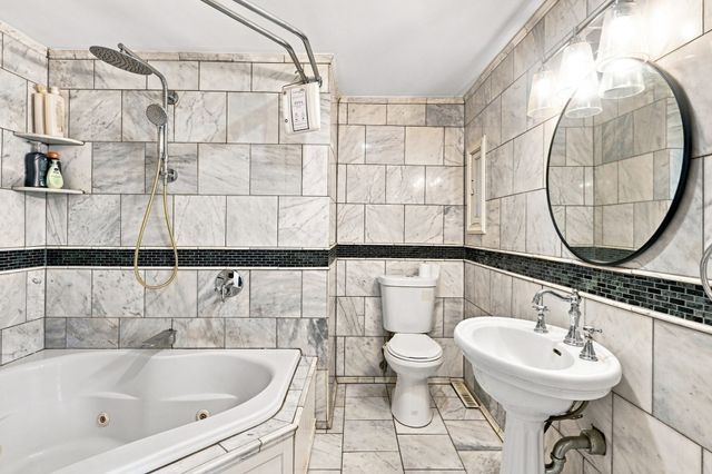 70 Pine St, Chicopee, MA 01020