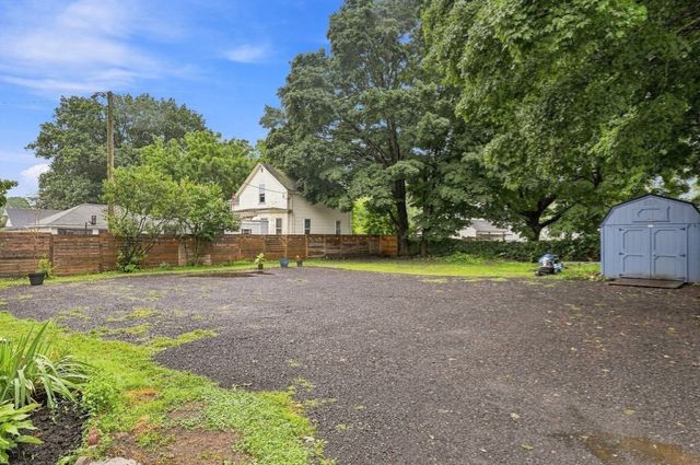 70 Pine St, Chicopee, MA 01020