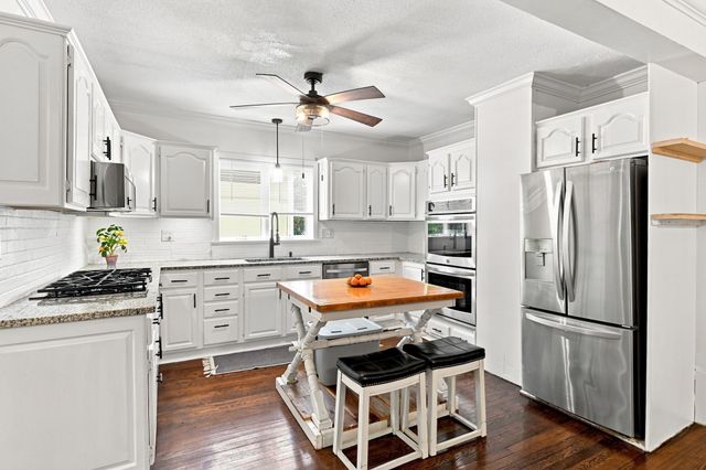 70 Pine St, Chicopee, MA 01020