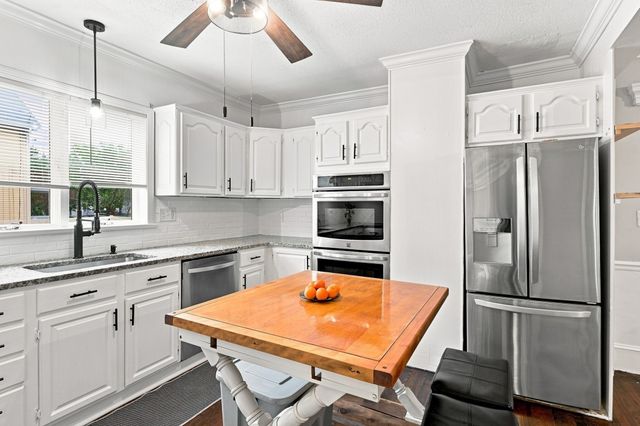 70 Pine St, Chicopee, MA 01020